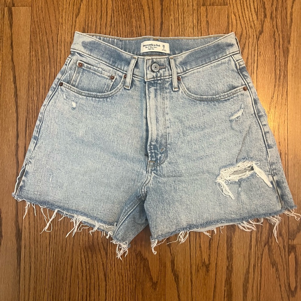 Abercrombie Curve Love 4” Mom Short High Rise Jean Shorts